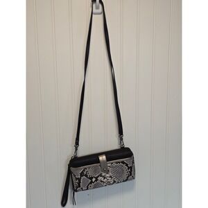 The Sak Black Leather Snakeskin Print Crossbody Wallet Wristlet Bag Grey Silver